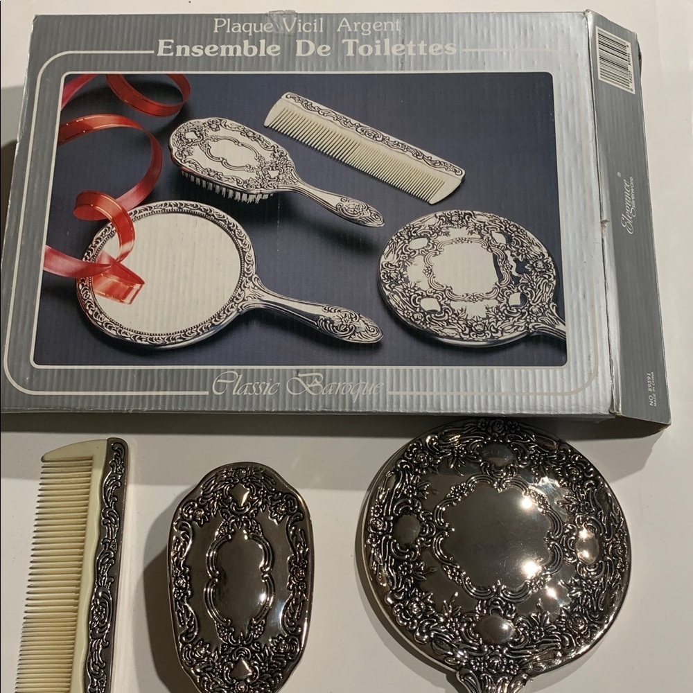 Vintage Silver Vanity Set with Comb new in box - Picture 4 of 5
